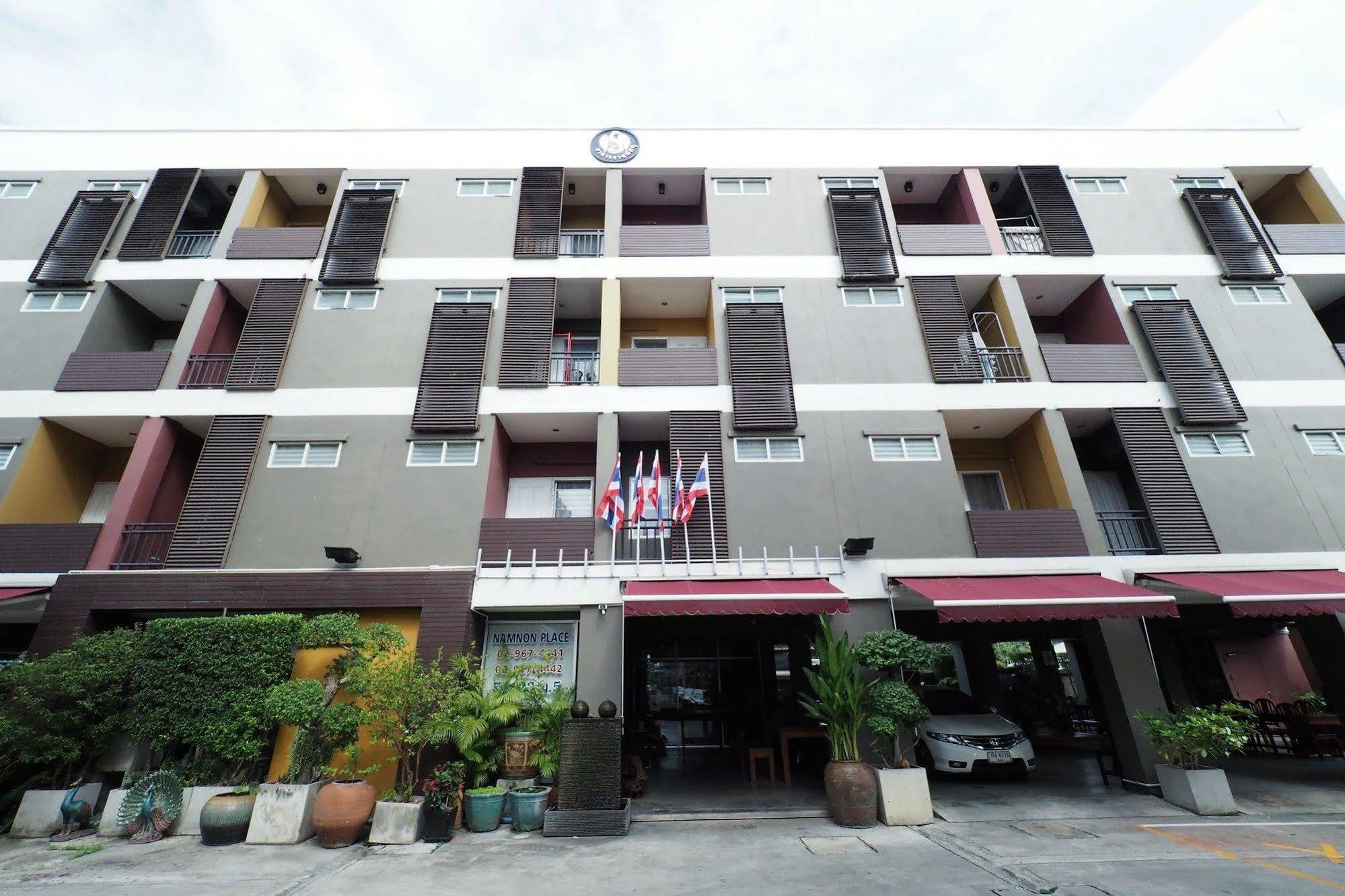 Namnon Place Nonthaburi Eksteriør billede